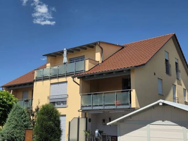 Immobilie in Karlshuld - Gepflegte 4-Zimmer-Dachgeschosswohnung mit 108 m² Wohnfläche in zentraler Lage von Karlshuld! - Bild 0