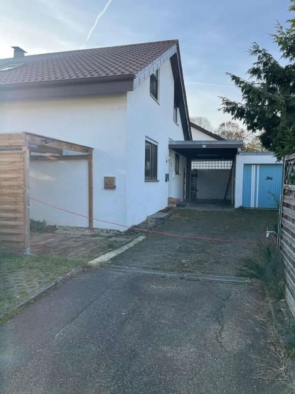 Immobilie in Hattenhofen - Sofort verfügbares, freistehendes 2 Familienhaus mit Garten in Hattenhofen ! - Bild 0