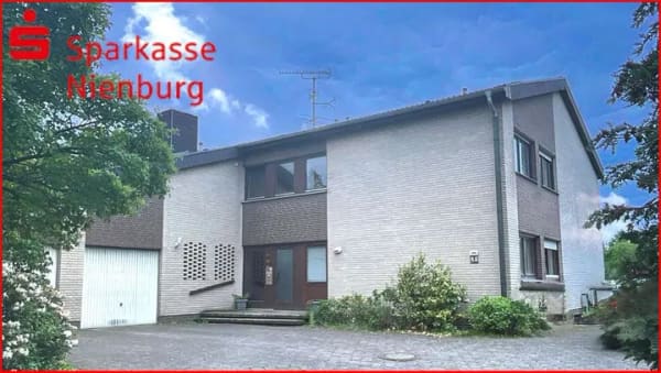 Immobilie in Steyerberg - Ansprechendes Dreifamilienhaus mit Potenzial für Eigennutzer und Kapitalanleger - Bild 0