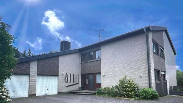 Immobilie in Steyerberg - Ansprechendes Dreifamilienhaus mit Potenzial für Eigennutzer und Kapitalanleger - Bild 1