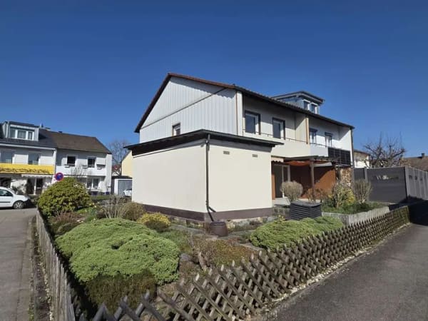 Immobilie in Steinen - Helle und geräumige Doppelhaushälfte mit Terrasse und Garten in Steinen - Bild 2