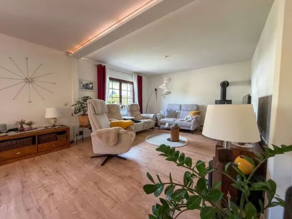 Immobilie in Hausten - Modernes Einfamilienhaus mit PV-Anlage, Kamin und traumhaftem Garten - Bild 3