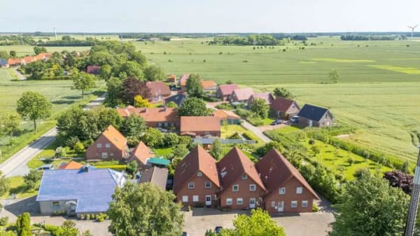 Immobilie in Hagermarsch - Ihr Rückzugsort am Meer - Obergeschosswohnung mit Maisonette-Option und sonnigem Balkon - Bild 0