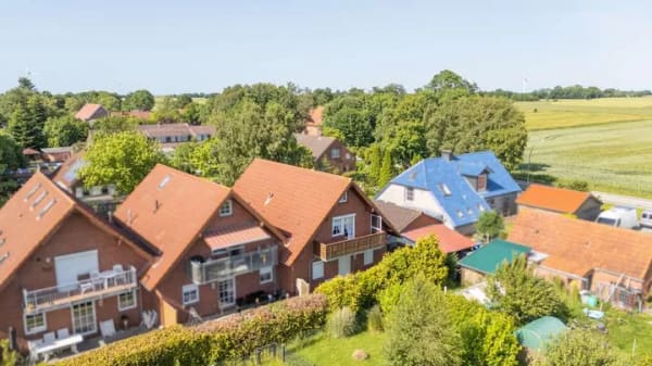Immobilie in Hagermarsch - Ihr Rückzugsort am Meer - Obergeschosswohnung mit Maisonette-Option und sonnigem Balkon - Bild 1