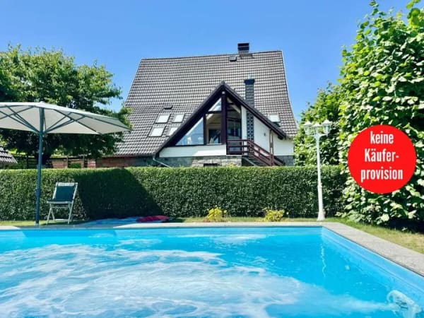 Immobilie in Strasburg (Uckermark) - HORN IMMOBILIEN ++ Die Perle von Strasburg! Haus, Schwimmpool, Nebengebäude, 3 Kamine, 2 Garagen,EBK - Bild 0