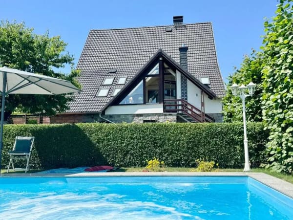 Immobilie in Strasburg (Uckermark) - HORN IMMOBILIEN ++ Die Perle von Strasburg! Haus, Schwimmpool, Nebengebäude, 3 Kamine, 2 Garagen,EBK - Bild 3
