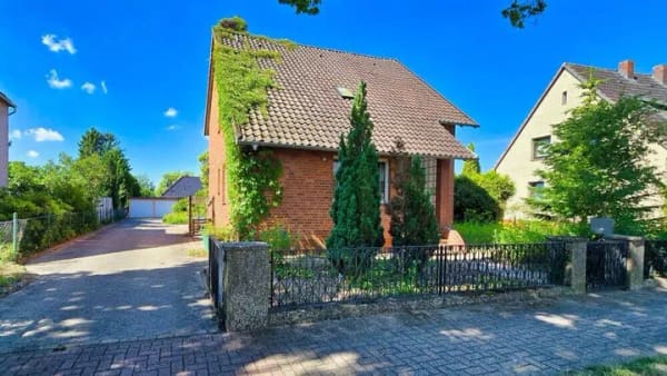 Immobilie in Nienhagen - Sanierungsbedürftiges Haus:  152 m² Wohnfläche, 753 m² Grundstück, Garage mit Ausbaureserve! - Bild 2