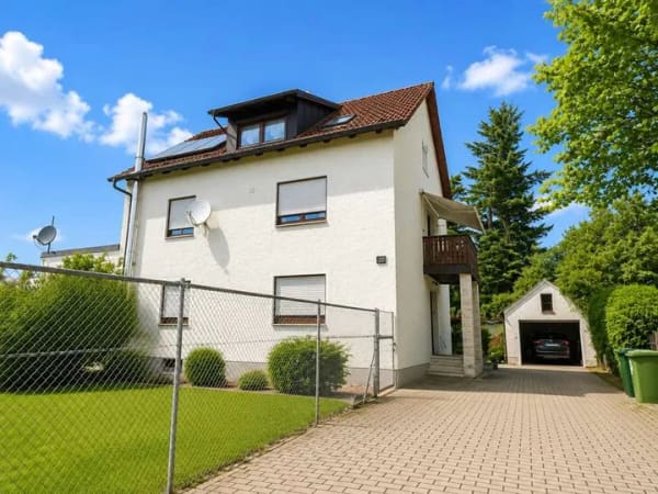 Immobilie in Maxhütte-Haidhof - "Die Freiheit eines Hauses. Die Vorteile einer Wohnung" Großzügige Maisonettewohnung auf zwei Ebenen - Bild 0