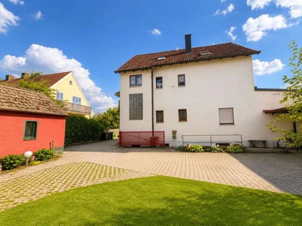 Immobilie in Maxhütte-Haidhof - "Die Freiheit eines Hauses. Die Vorteile einer Wohnung" Großzügige Maisonettewohnung auf zwei Ebenen - Bild 1