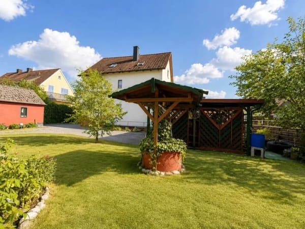 Immobilie in Maxhütte-Haidhof - "Die Freiheit eines Hauses. Die Vorteile einer Wohnung" Großzügige Maisonettewohnung auf zwei Ebenen - Bild 2
