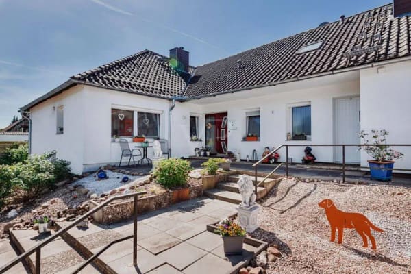 Immobilie in Bienenbüttel - Zwei Wohneinheiten, ein Zuhause - Wohnen mit vielen Möglichkeiten - Bild 1
