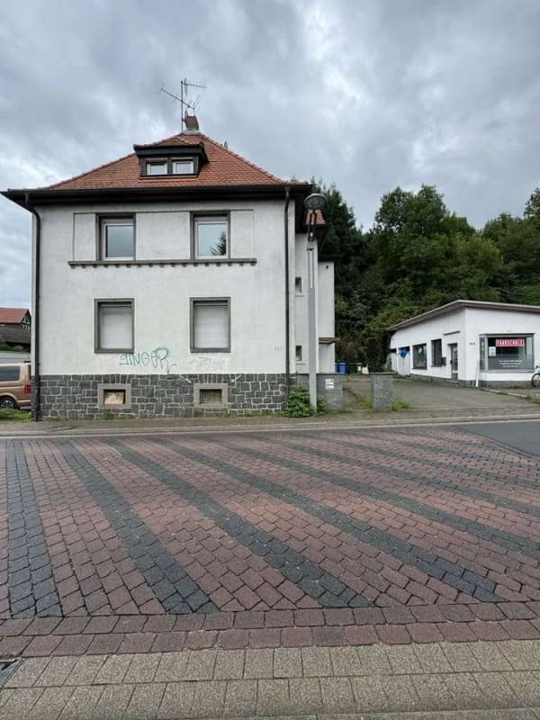 Immobilie in Ober-Ramstadt - Freistehendes drei Familienhaus mit Gewerbeeinheit - Bild 1