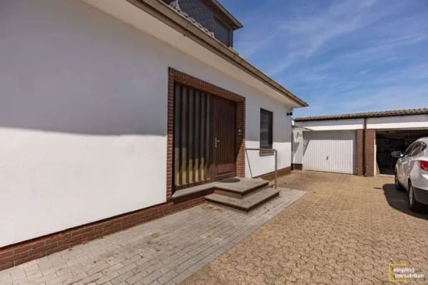 Immobilie in Ganderkesee - Ganderkesee – Schönemoor | Freistehendes Zweifamilienhaus mit 976 m² großem Südgarten - Bild 1