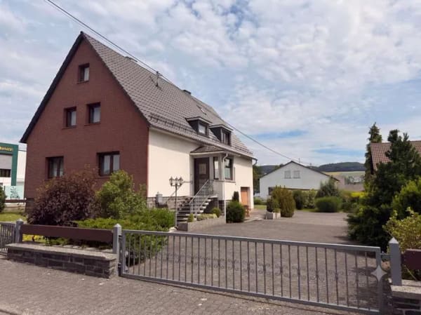 Immobilie in Nistertal - Solides und gepflegtes Einfamilienhaus mit Garten und Garage in Nistertal! - Bild 1