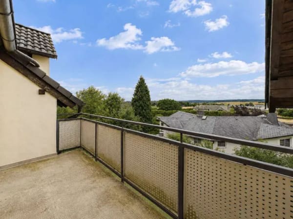 Immobilie in Meeder - Wohnen in idyllischer Lage: 3-Zimmer-Wohnung mit Balkon & Stellplatz - Bild 2