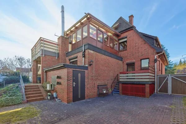 Immobilie in Winsen (Luhe) - Großzügiges Wohnhaus mit Wintergarten, Dachterrasse und Gartenfläche in Winsen (Luhe) - Bild 0