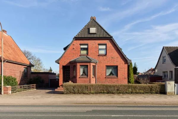 Immobilie in Winsen (Luhe) - Großzügiges Wohnhaus mit Wintergarten, Dachterrasse und Gartenfläche in Winsen (Luhe) - Bild 2