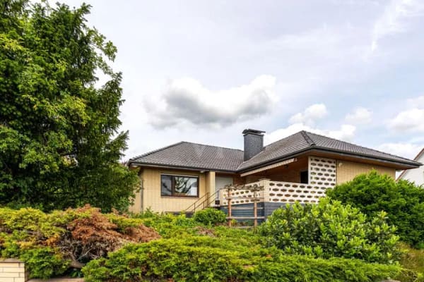 Immobilie in Osloß - WINKELBUNGALOW IM DORNRÖSCHENSCHLAF  - AUF EIGENTUMSGRUNDSTÜCK, MIT VOLLKELLER - Bild 1