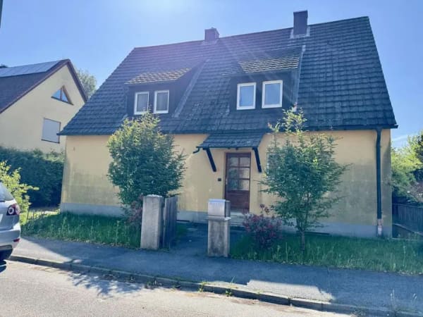 Immobilie in Rückersdorf - Freistehendes Haus, nutzbar als großzügiges Einfamilienhaus oder Zweigenerationenhaus - Bild 1