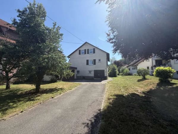 Immobilie in Neckartenzlingen - Charmantes Einfamilienhaus mit großem Grundstück und vielseitigem Ausbaupotenzial - Bild 0
