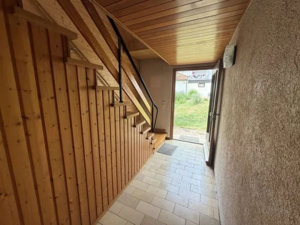 Immobilie in Neckartenzlingen - Charmantes Einfamilienhaus mit großem Grundstück und vielseitigem Ausbaupotenzial - Bild 1