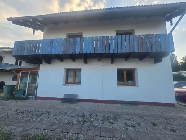 Immobilie in Stephanskirchen - Hochwertig sanierte 3-Zimmer-Gartenwohnung mit Wintergarten, Terrasse und Photovoltaik - Bild 0
