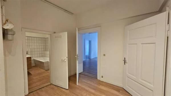 Immobilie in Bertsdorf-Hörnitz - Historisches Stadthaus • 4 freie 3-Zimmer-Wohnungen • Remise • Altstadt Zittau - Bild 3