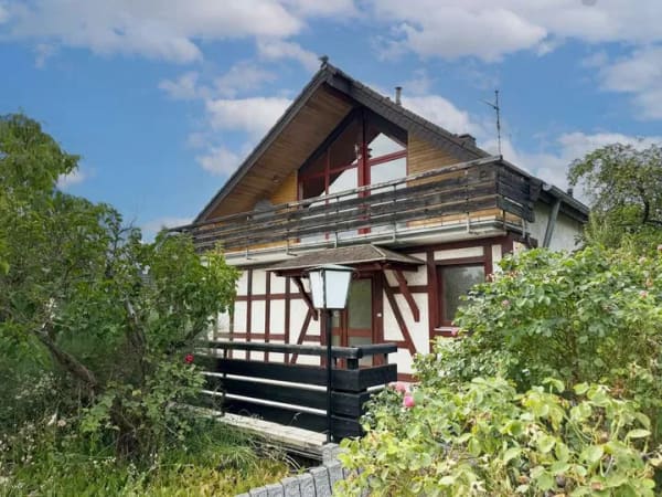 Immobilie in Unkel - Platz für mehrere Generationen – Familienhaus mit Einliegerwohnung und großem Grundstück in Unkel - Bild 1