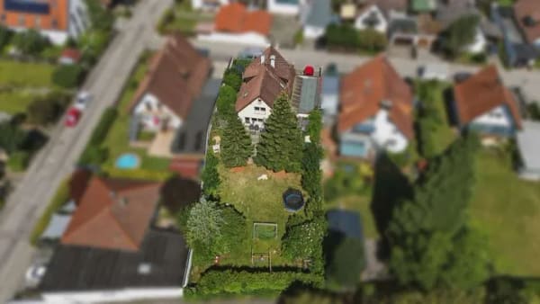 Immobilie in Oberhaching - Freistehendes Einfamilienhaus auf großzügigem Grundstück in familienfreundlicher Siedlungslage - Bild 2