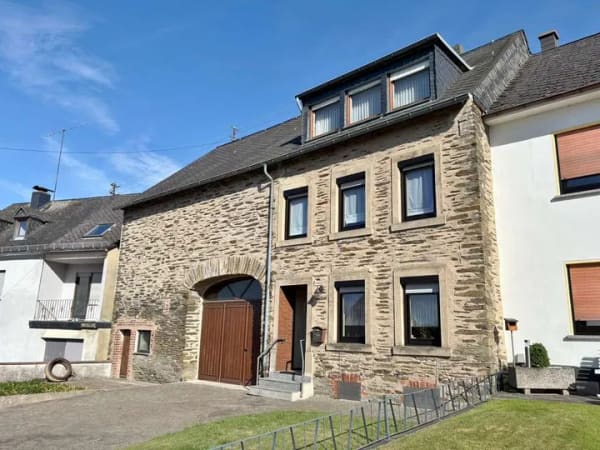 Immobilie in Longkamp - **Charmantes Einfamilienhaus mit Nebengebäuden, Garten und viel Potenzial** - Bild 1