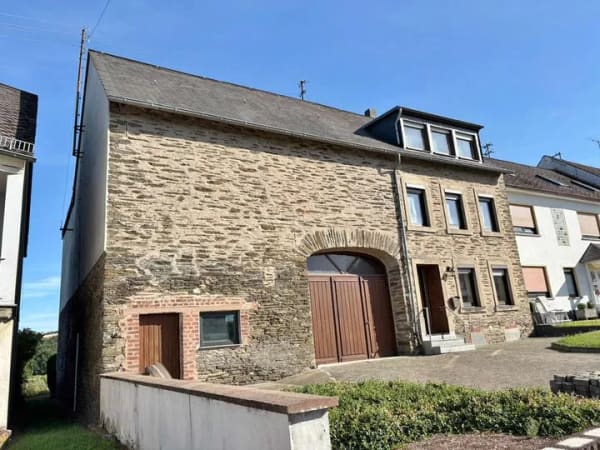 Immobilie in Longkamp - **Charmantes Einfamilienhaus mit Nebengebäuden, Garten und viel Potenzial** - Bild 2