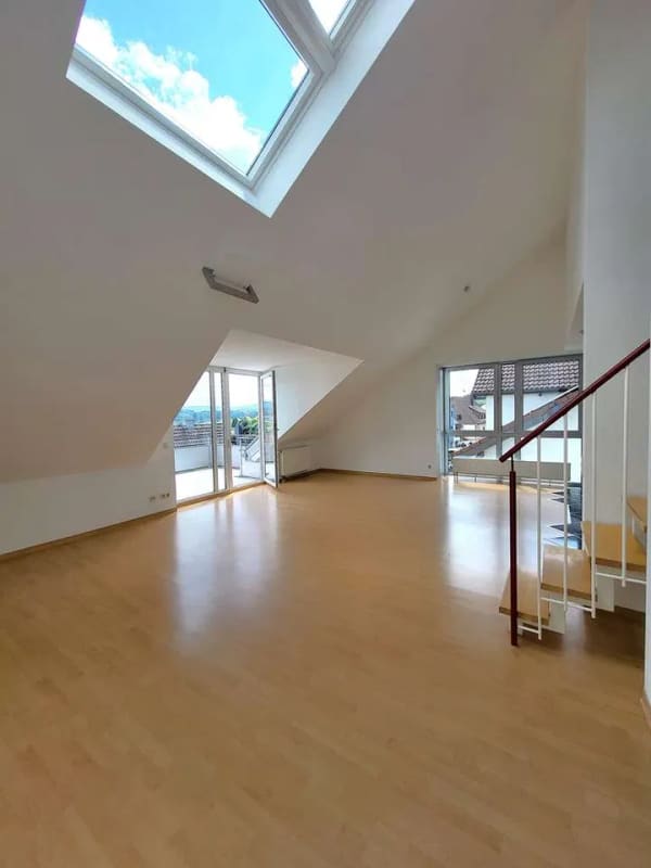 Immobilie in Unterensingen - Beeindruckende 4-Zimmer-Maisonette-Wohnung mit super Ausblick. Provisionsfrei - Bild 2