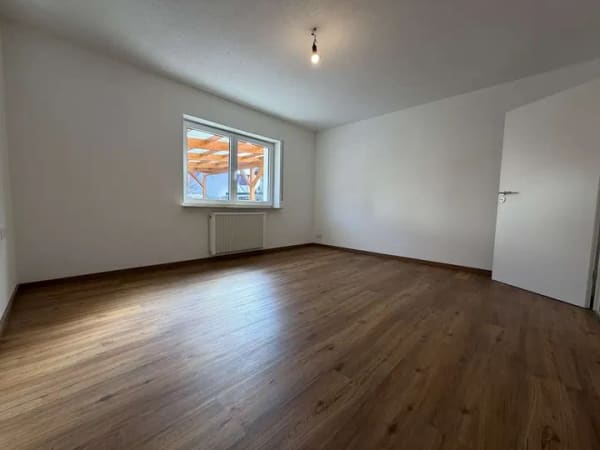 Immobilie in Gosheim - Geräumige 4-Zimmer-Wohnung mit großzügiger Terrasse - Bild 0