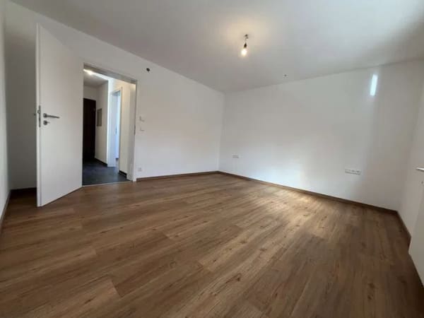 Immobilie in Gosheim - Geräumige 4-Zimmer-Wohnung mit großzügiger Terrasse - Bild 1