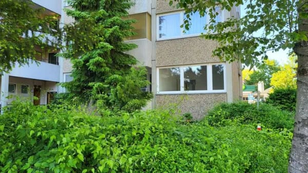 Immobilie in Pinneberg - Erdgeschoß-frisch renoviert-separater Eingang-Balkon-Tiefgarage-von Privat - Bild 0