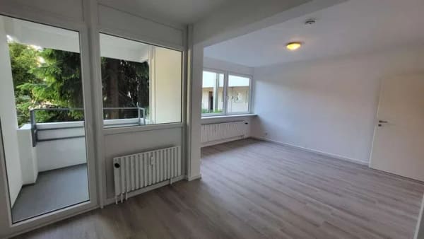 Immobilie in Pinneberg - Erdgeschoß-frisch renoviert-separater Eingang-Balkon-Tiefgarage-von Privat - Bild 4