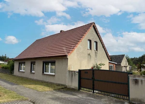 Immobilie in Uebigau-Wahrenbrück - Modernisiertes Einfamilienhaus mit Wärmepumpe und großem Grundstück - Bild 1