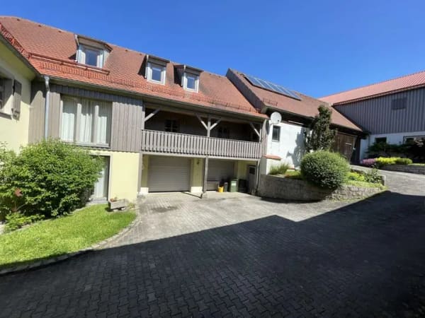Immobilie in Mähring - Repräsentatives Domizil - Kernsanierte Hofstelle mit großen Nebengebäuden im ländlichen Umfeld - Bild 1