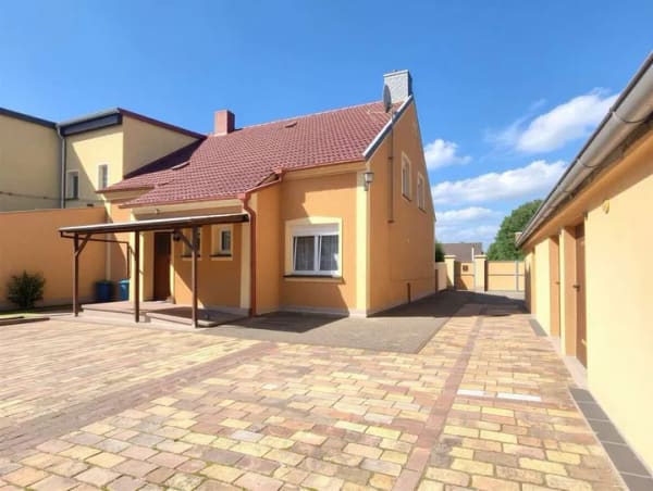 Immobilie in Muldestausee - Platz für neue Wohnideen – Haus mit 123m² Wohnfläche, 800m² Grundstück, Scheune und Garage - Bild 1