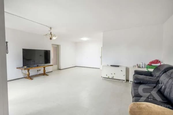 Immobilie in Burglengenfeld - Perfekt geschnittene 3-Zimmer-Eigentumswohnung mit großem Balkon und Stellplatz in Burglengenfeld - Bild 3