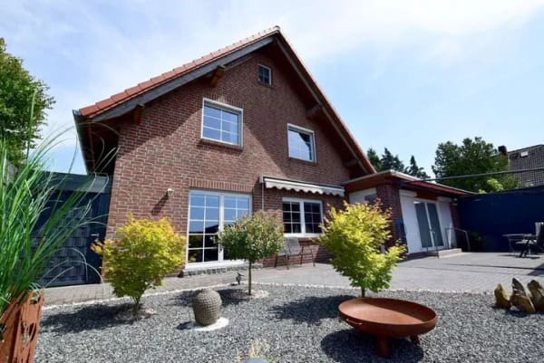 Immobilie in Ribbesbüttel - Schönes, großzügiges Einfamilienhaus mit großer Sonnenterrasse. - Bild 1