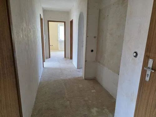 Immobilie in Oerlenbach - 5-Zimmer-Eigentumswohnung mit Balkon, Garage und Stellplatz in 97714 Oerlenbach (ID 10685) - Bild 2