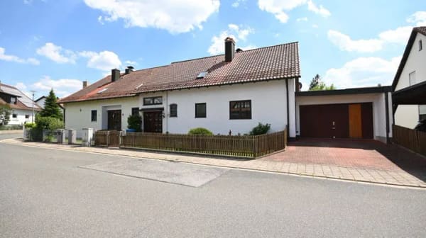 Immobilie in Sengenthal - Familienidylle mit Garage und Garten! Großzügiges Wohnhaus in ruhiger Lage von Sengenthal - Bild 1