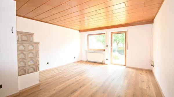 Immobilie in Sengenthal - Familienidylle mit Garage und Garten! Großzügiges Wohnhaus in ruhiger Lage von Sengenthal - Bild 3