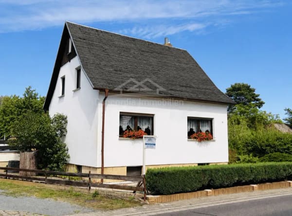 Immobilie in Schwarzheide - Sehr schönes Einfamilienhaus mit Einliegerwohnung und viel Nebengelass zum sofortigen Einzug - Bild 2