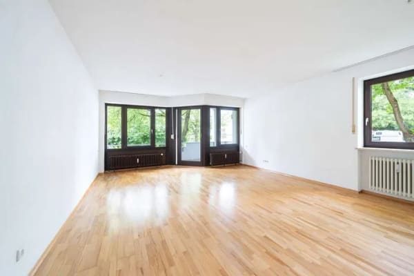 Immobilie in Puchheim - Charmante 4-Zimmer-Wohnung mit West-Balkon, großzügigem Grundriss und Einzelgarage - frei verfügbar - Bild 0