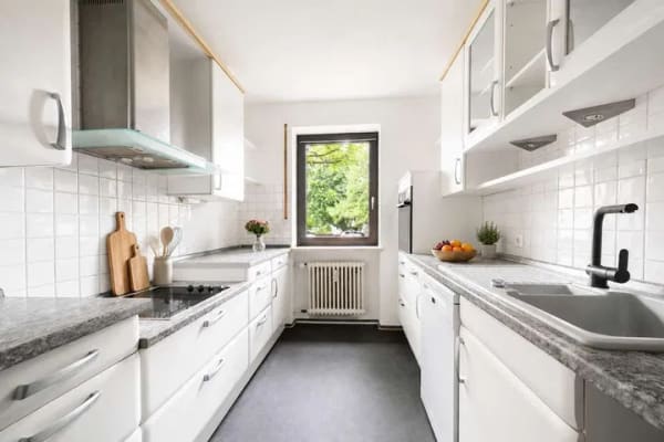 Immobilie in Puchheim - Charmante 4-Zimmer-Wohnung mit West-Balkon, großzügigem Grundriss und Einzelgarage - frei verfügbar - Bild 4
