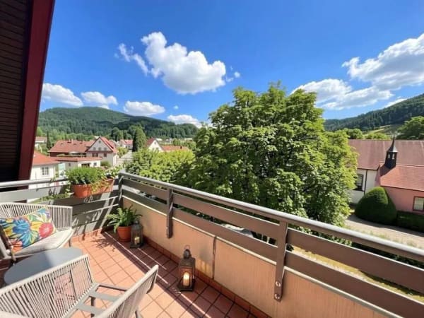 Immobilie in Haslach im Kinzigtal - +++ Bezugsfrei: barrierefreie Wohnung mit Parkblick und Tiefgarage im Zentrum von Haslach +++ - Bild 1