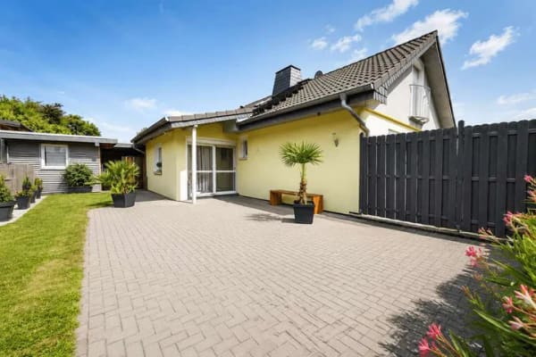 Immobilie in Niederaula - Großzügiges Einfamilienhaus mit Garten, Terrasse und Photovoltaikanlage in Niederaula - Bild 0