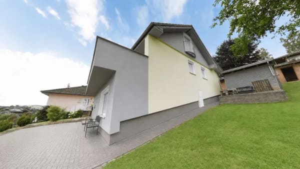 Immobilie in Niederaula - Großzügiges Einfamilienhaus mit Garten, Terrasse und Photovoltaikanlage in Niederaula - Bild 2